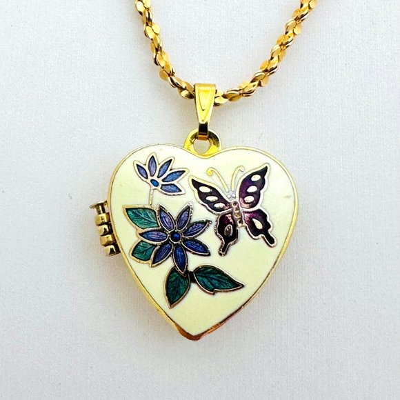 Vintage Enameled Heart Locket with Gold Tone Diamond Cut Chain - Picture 6 of 7